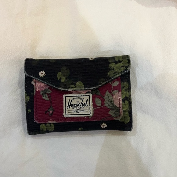 Floral Herschel wallet - Picture 1 of 4